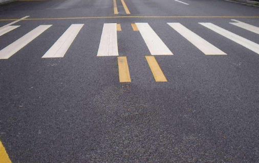 為什么道路上要進(jìn)行標(biāo)線施工呢？有什么作用呢？