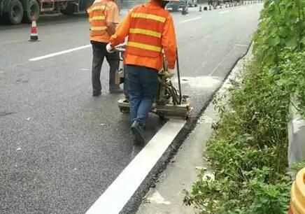 小知識(shí)：道路標(biāo)線漆有底漆和固化劑嗎？